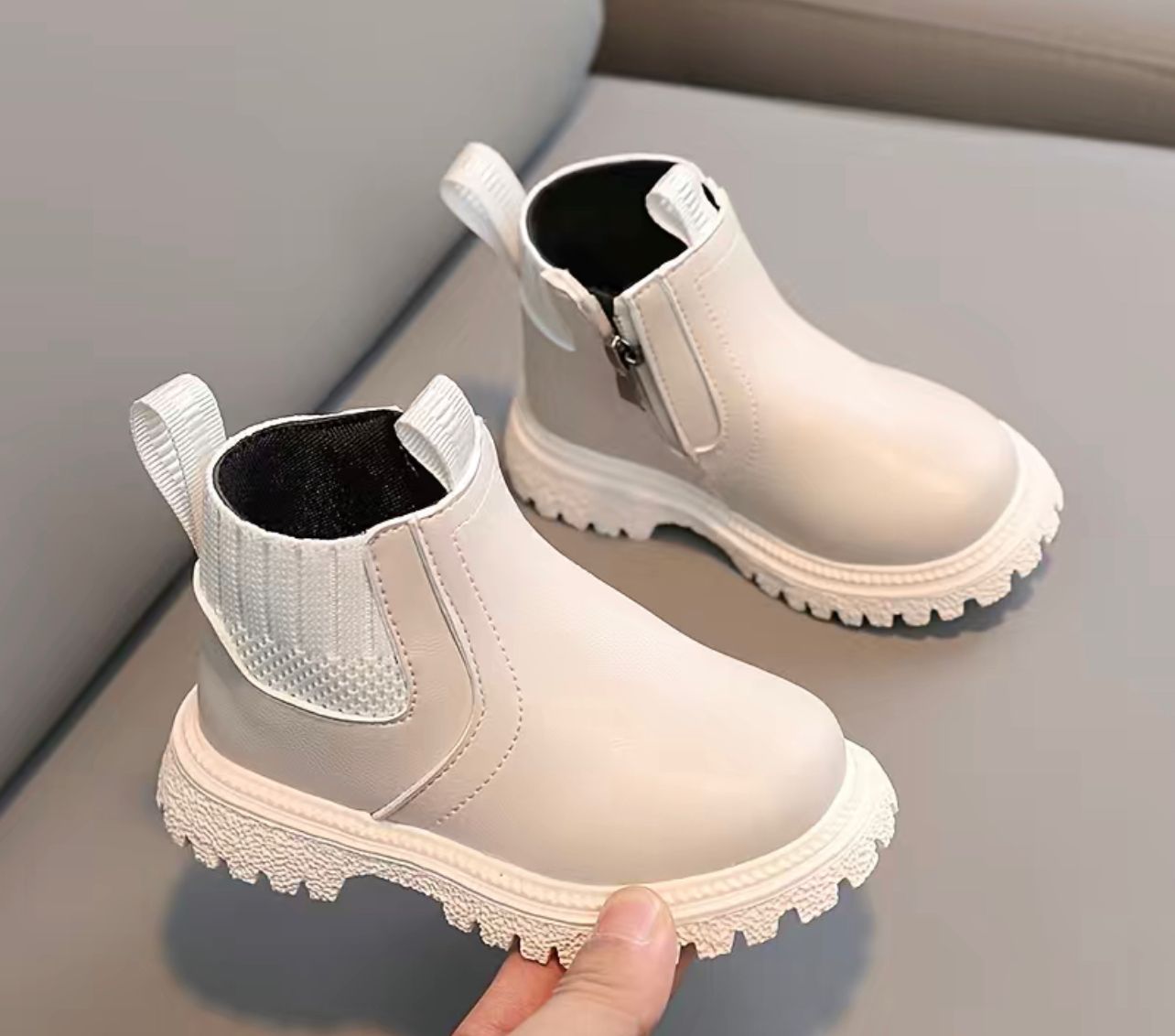 Girls boots with elastic back